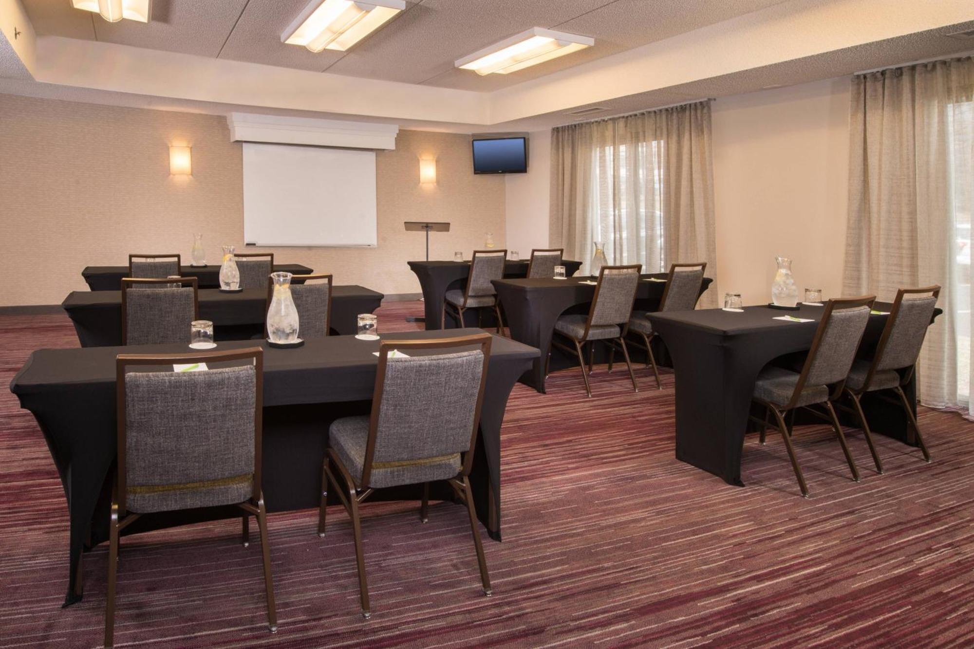 Courtyard By Marriott Dulles Airport Chantilly Exterior photo