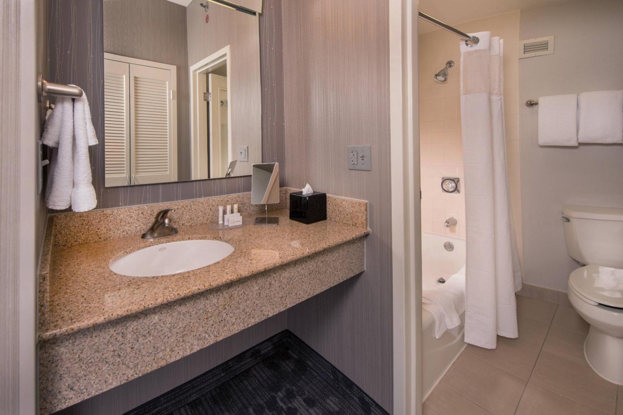 Courtyard By Marriott Dulles Airport Chantilly Exterior photo