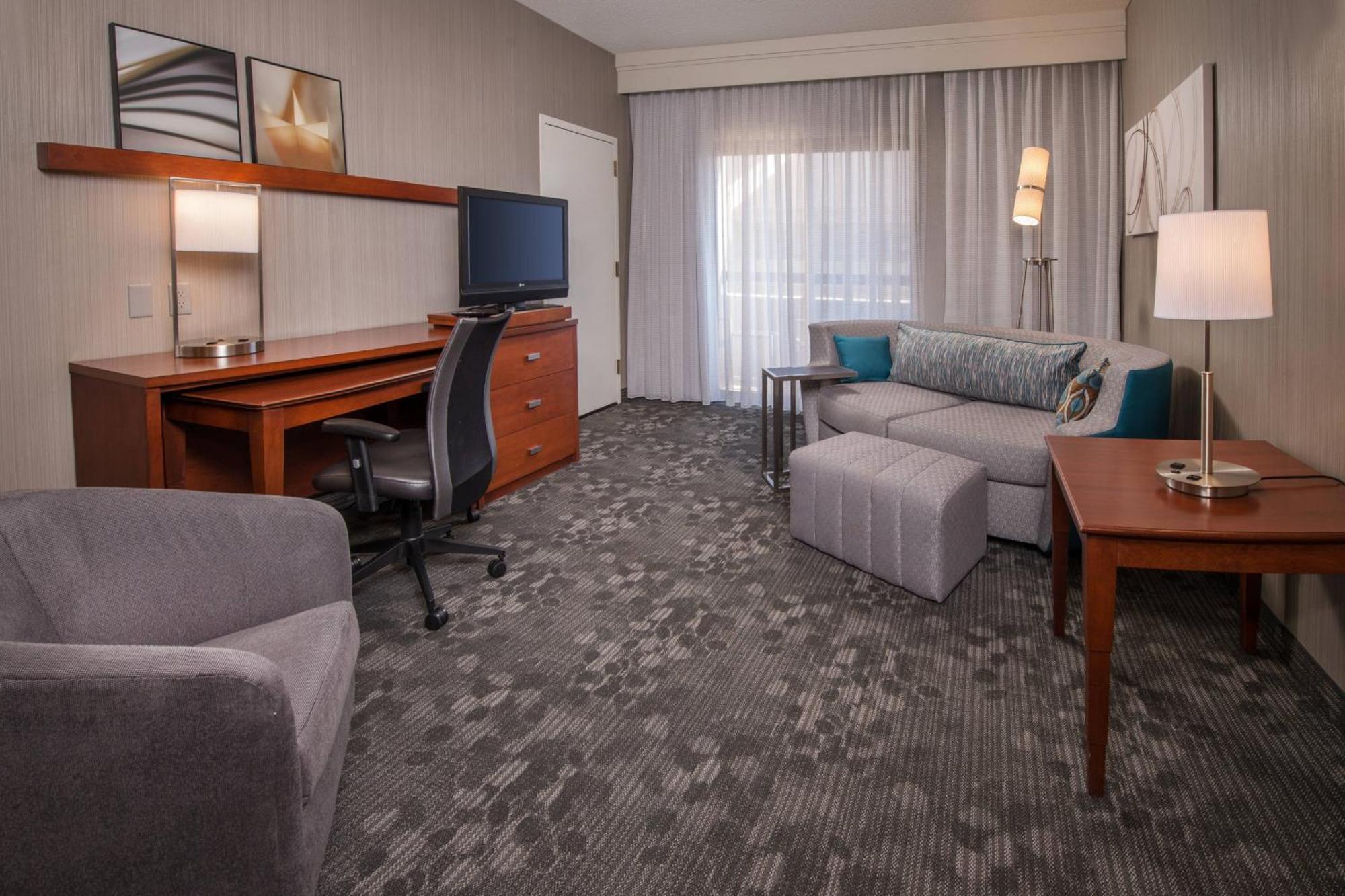 Courtyard By Marriott Dulles Airport Chantilly Exterior photo