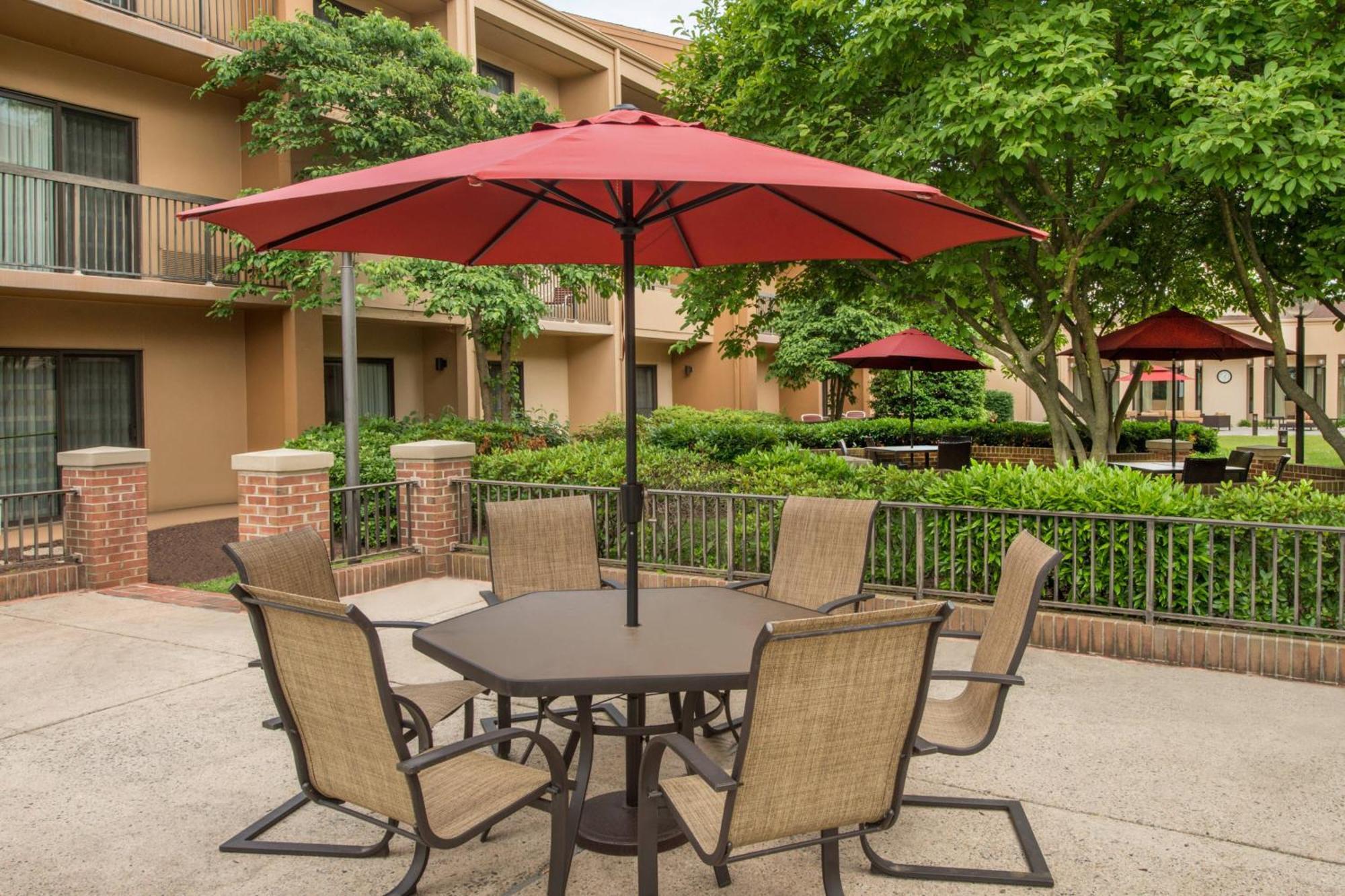 Courtyard By Marriott Dulles Airport Chantilly Exterior photo