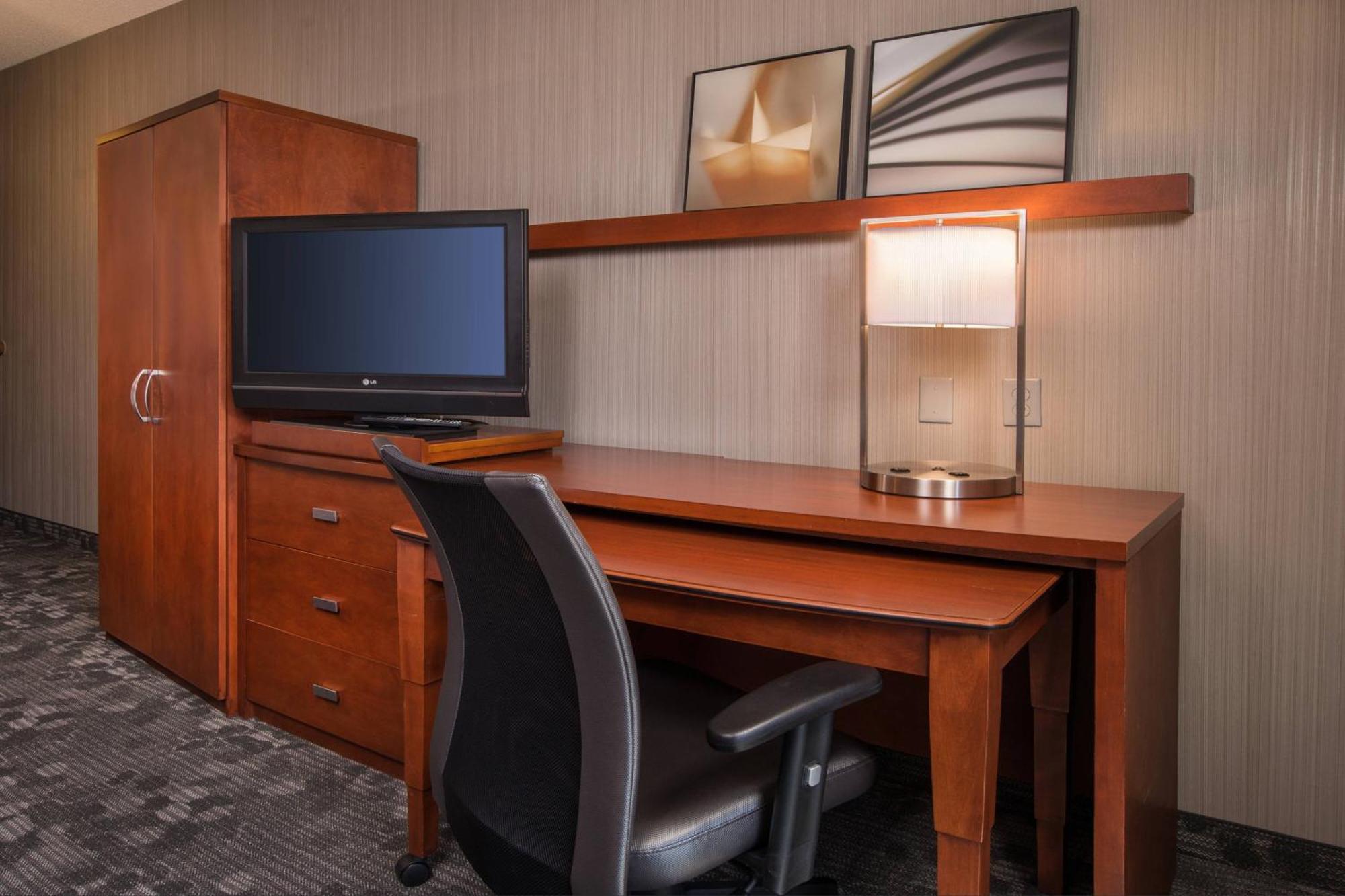 Courtyard By Marriott Dulles Airport Chantilly Exterior photo