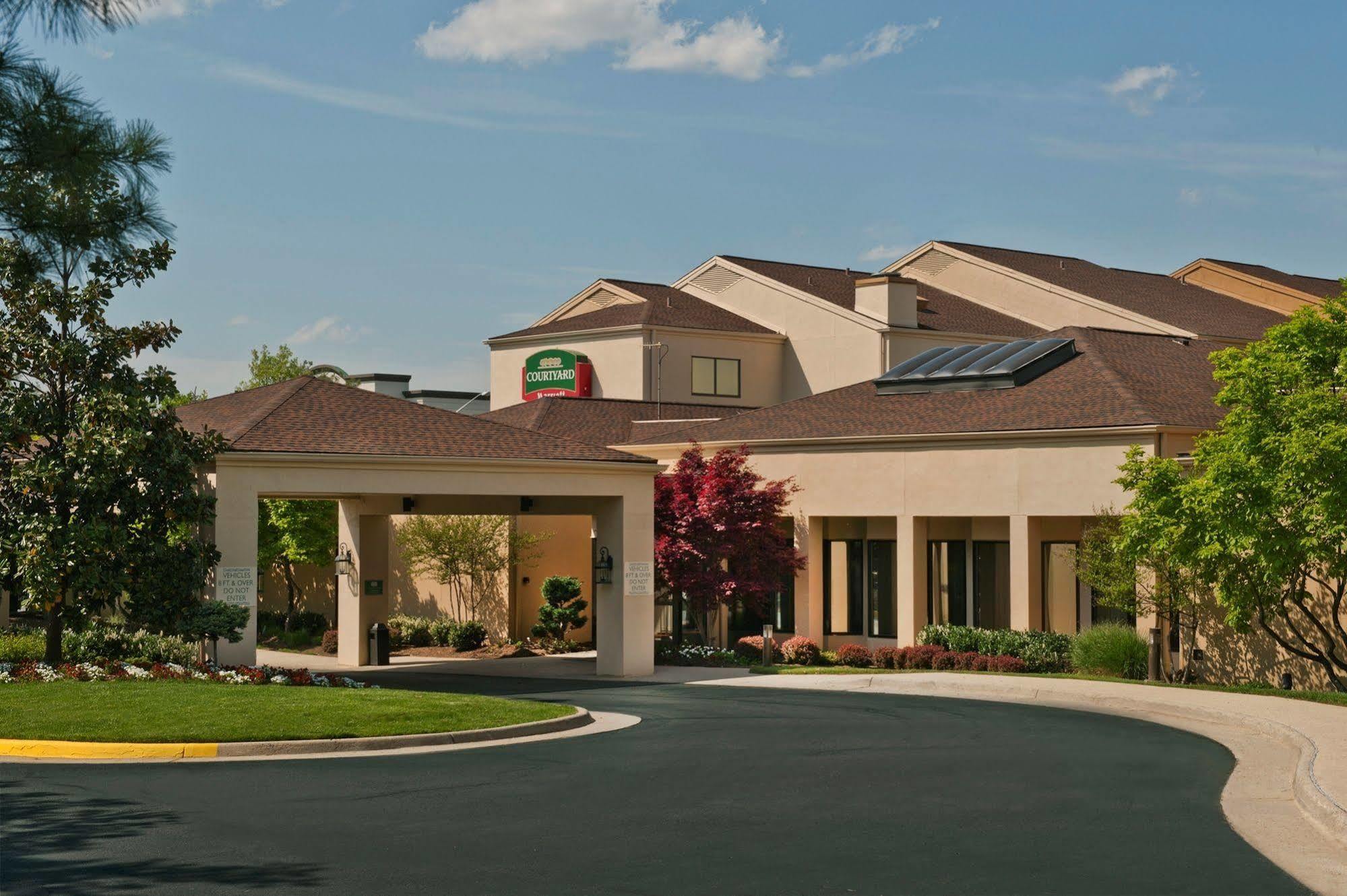 Courtyard By Marriott Dulles Airport Chantilly Exterior photo