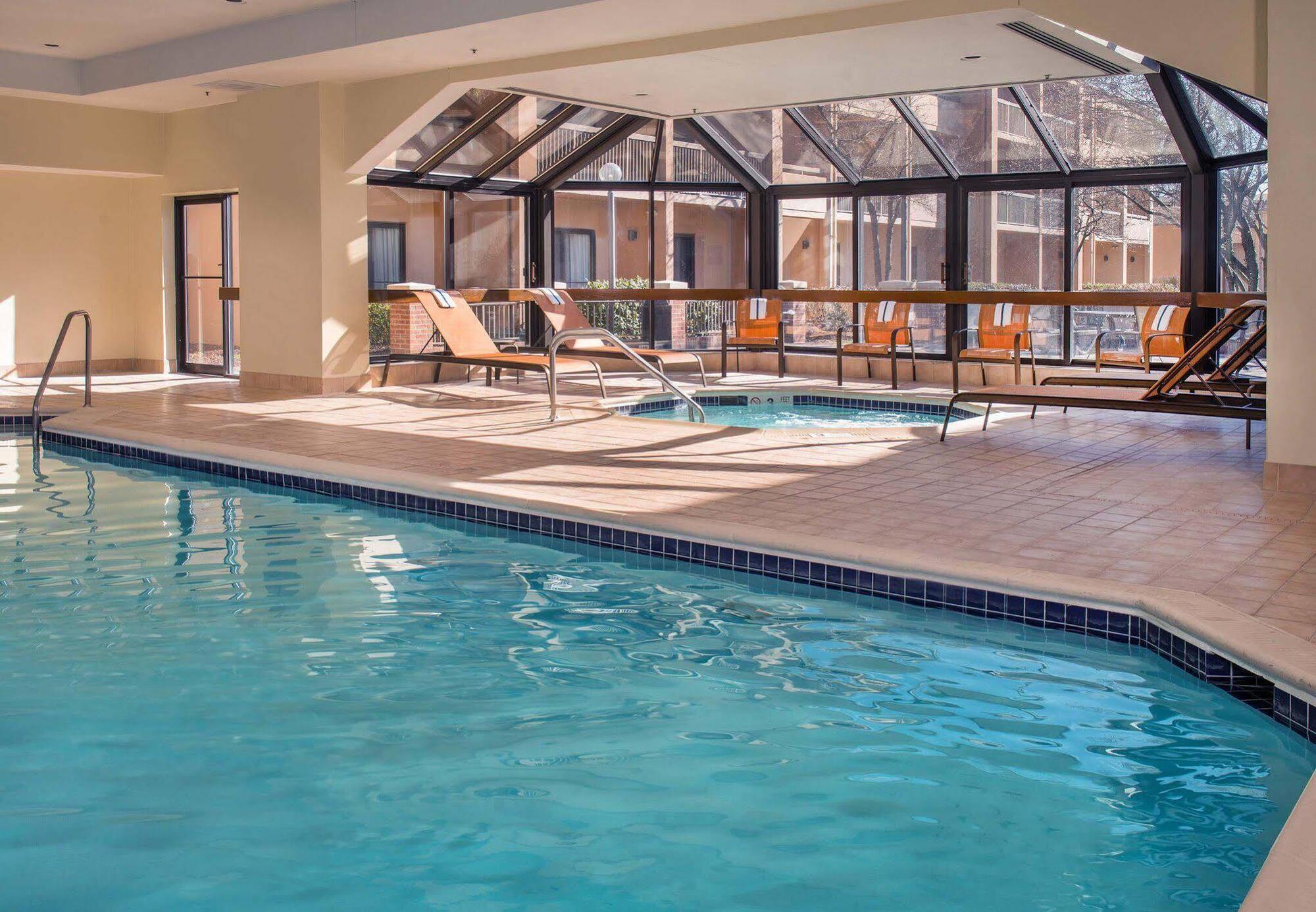 Courtyard By Marriott Dulles Airport Chantilly Exterior photo